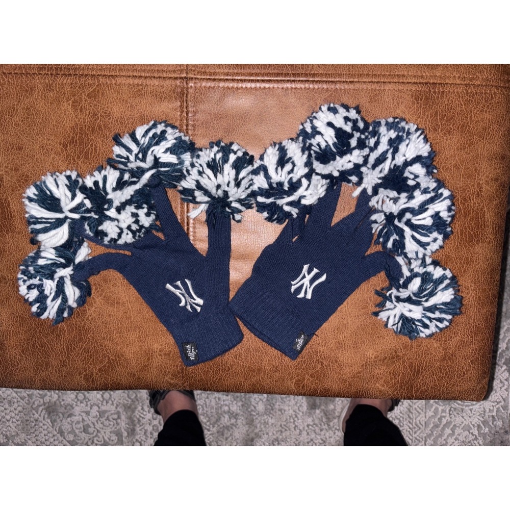 Spirit Fingers New York Yankees Pom Pom Gloves Navy White Women's One Size - Picture 3 of 3